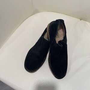 UGG Black Suede, fur insoles shoe booties. Size 7.
